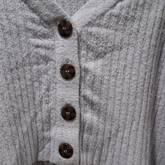 New Look Lavender Button-Up Ribbed Top/Sweater - Picture 3 of 7